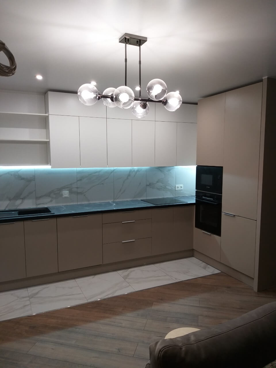 дизайн кухни красного цвета